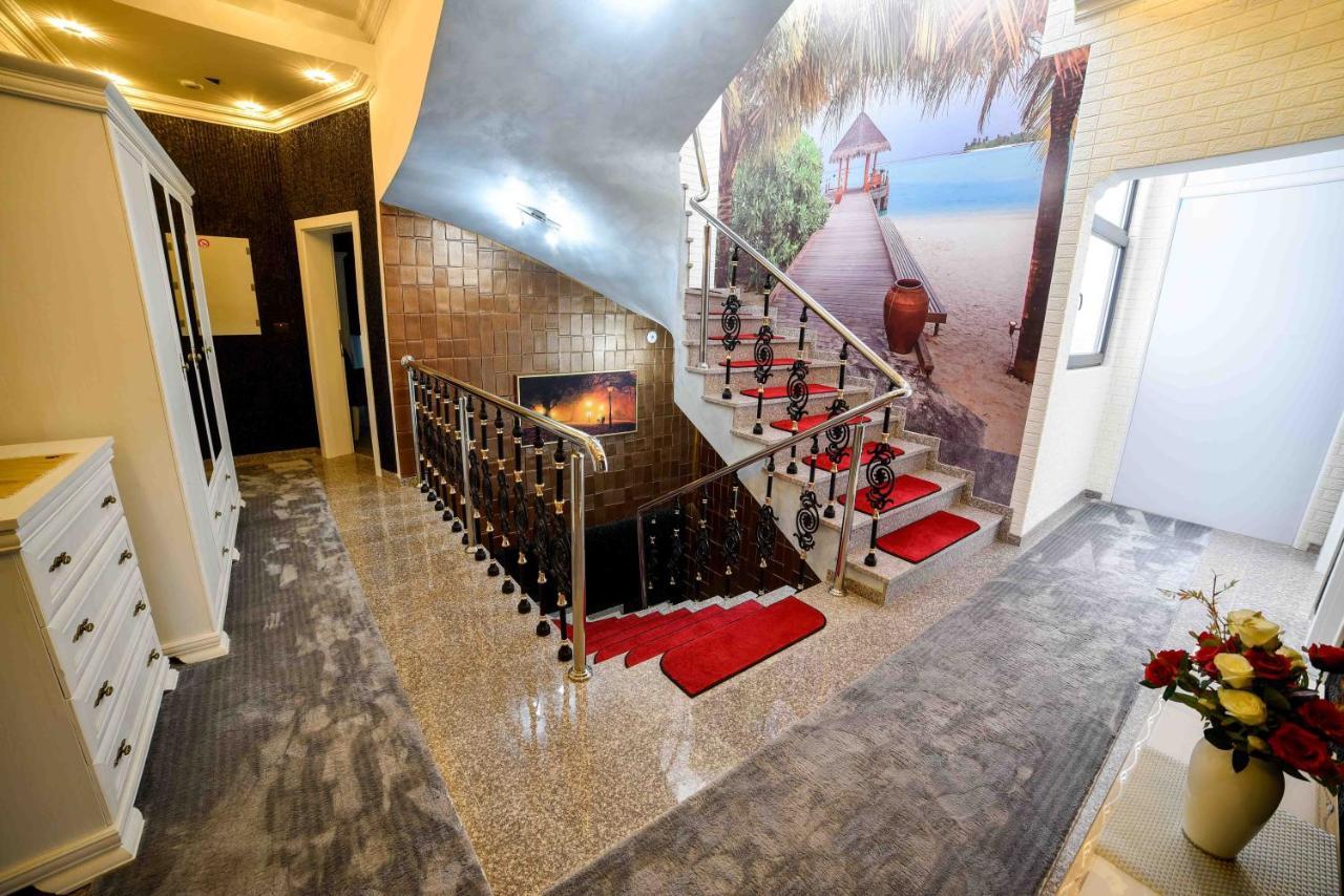 Hotel Palace Велика Кладуша Екстериор снимка