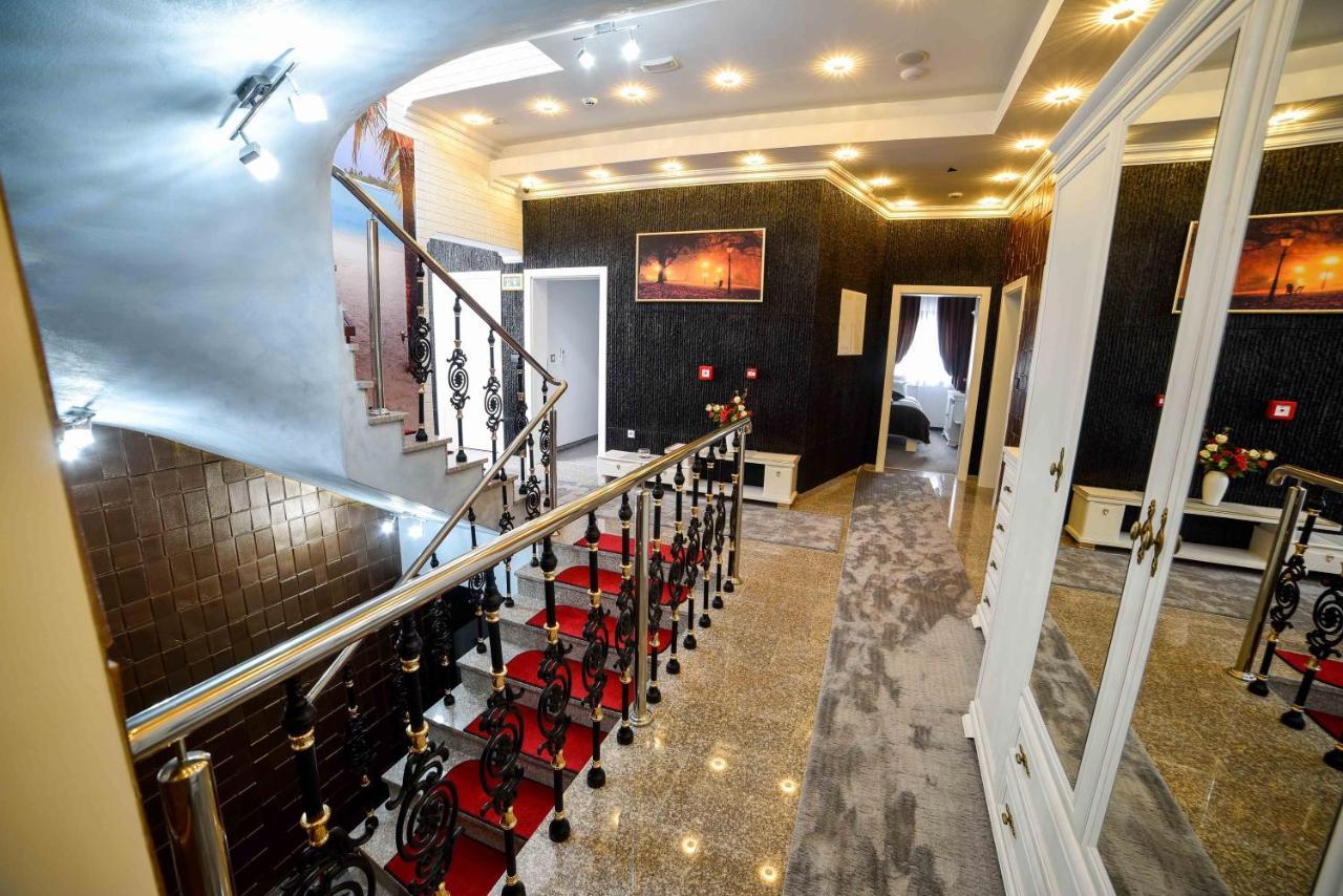 Hotel Palace Велика Кладуша Екстериор снимка