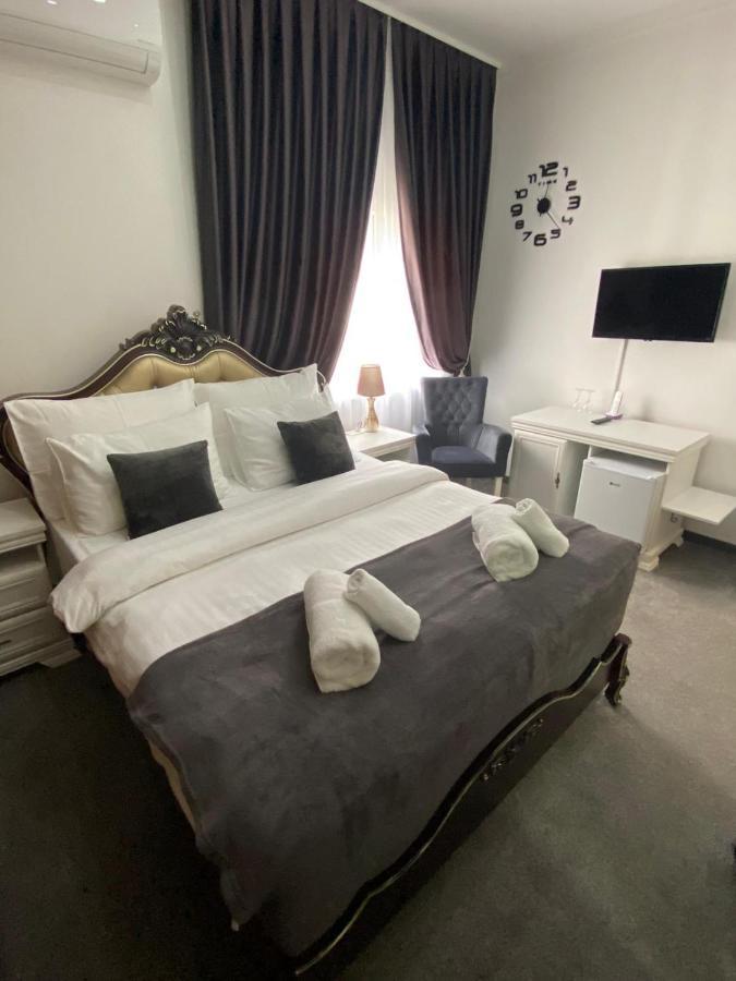 Hotel Palace Велика Кладуша Екстериор снимка