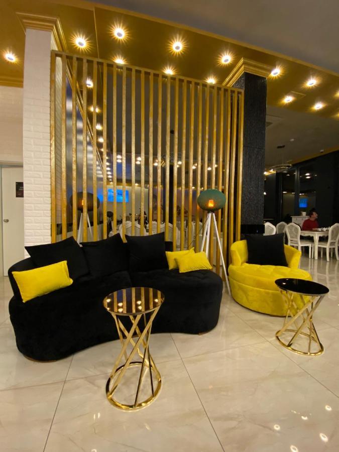 Hotel Palace Велика Кладуша Екстериор снимка