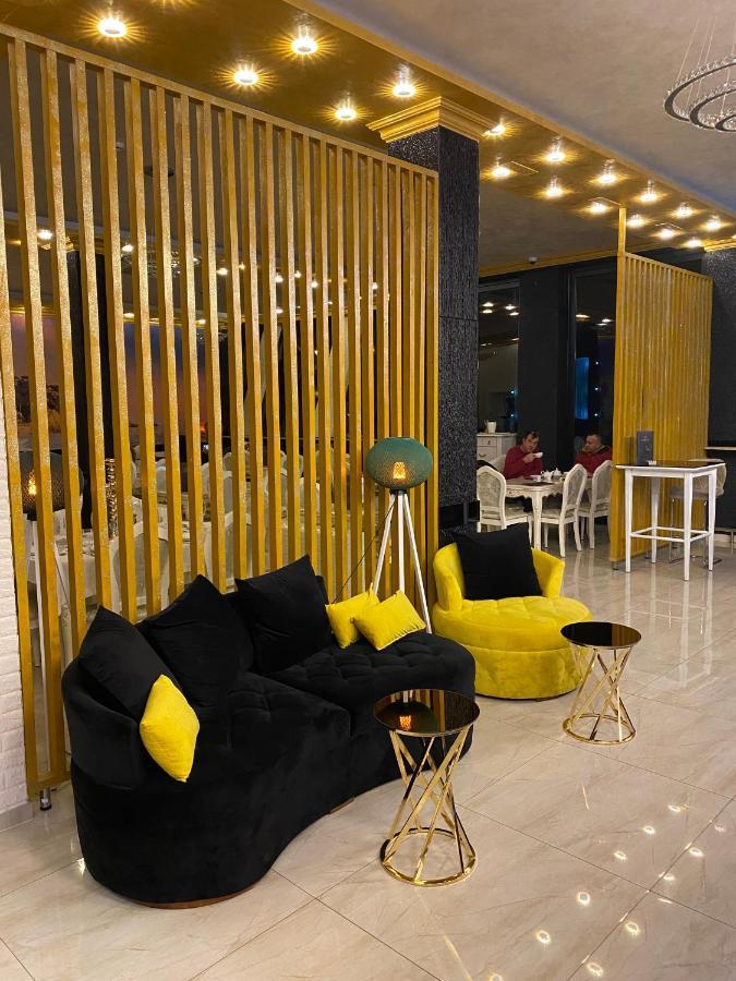 Hotel Palace Велика Кладуша Екстериор снимка