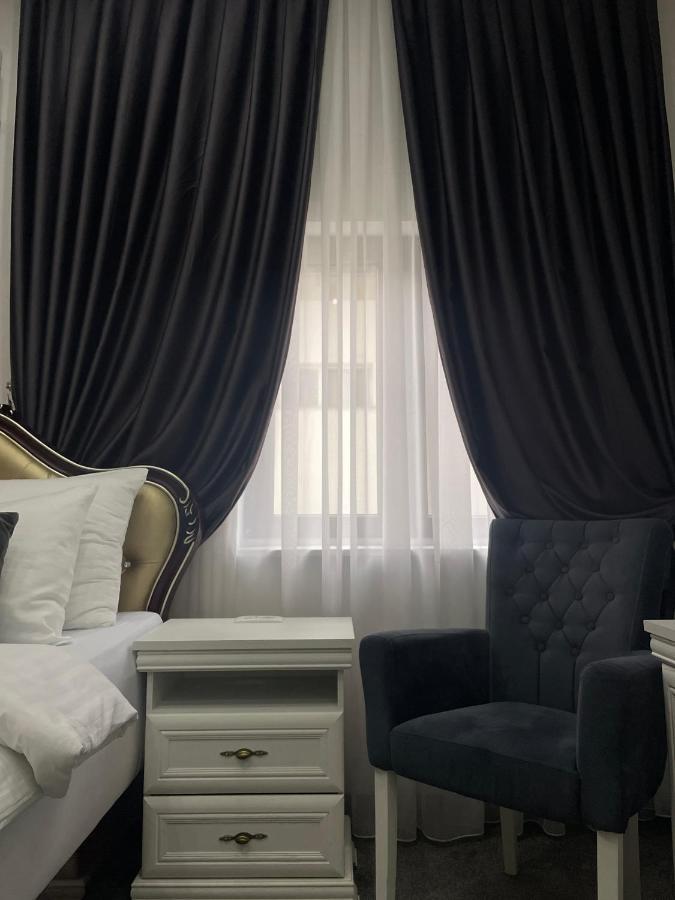Hotel Palace Велика Кладуша Екстериор снимка