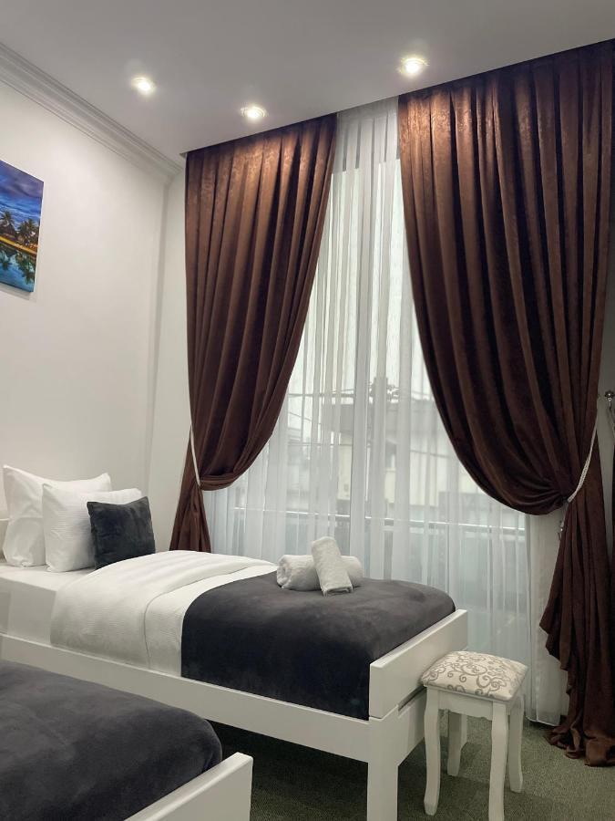 Hotel Palace Велика Кладуша Екстериор снимка