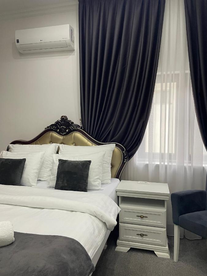 Hotel Palace Велика Кладуша Екстериор снимка