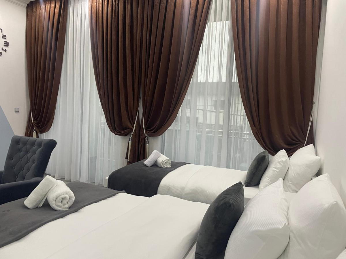 Hotel Palace Велика Кладуша Екстериор снимка