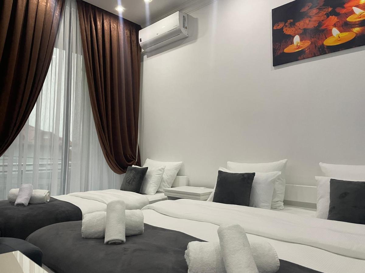 Hotel Palace Велика Кладуша Екстериор снимка
