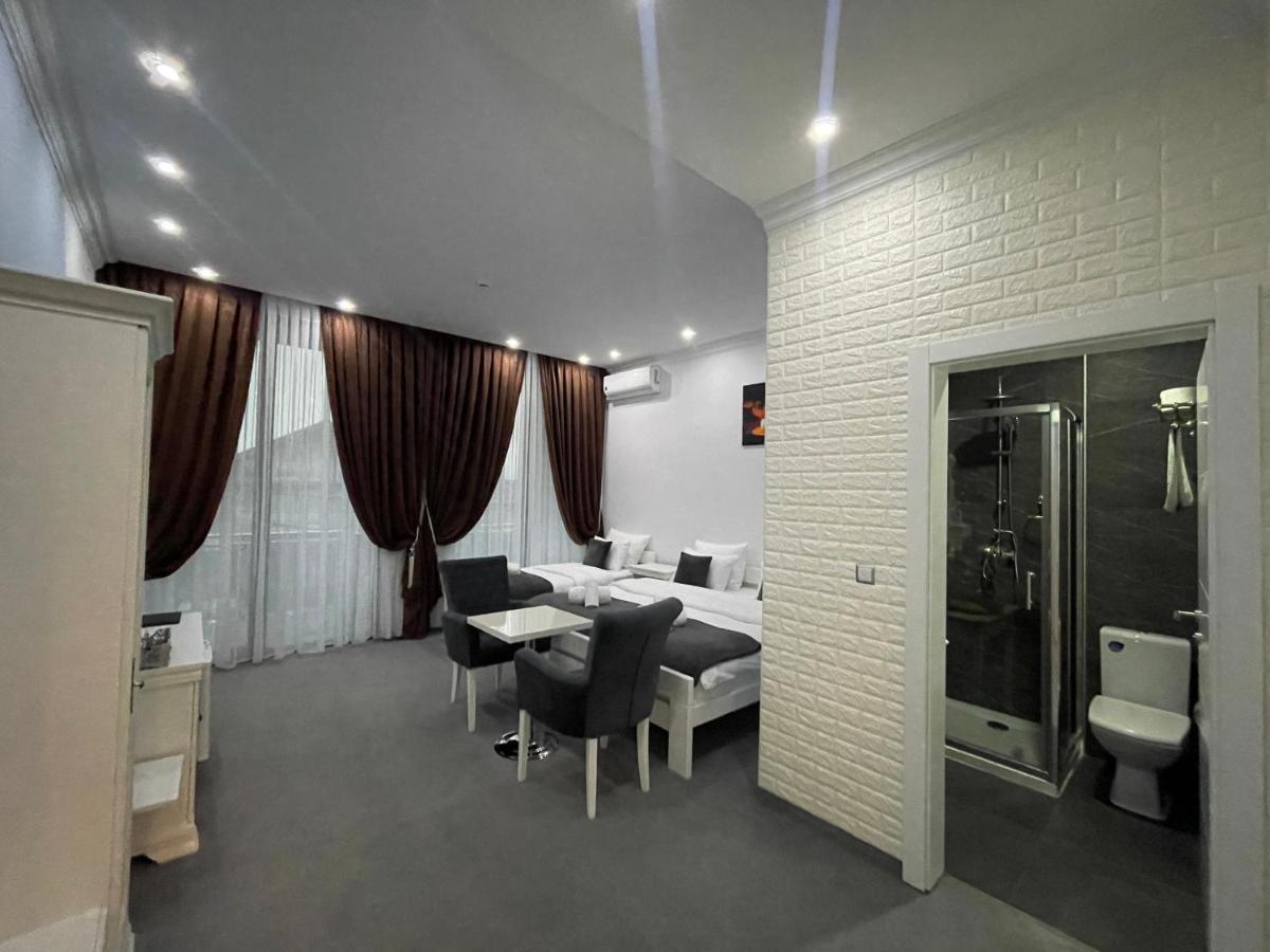 Hotel Palace Велика Кладуша Екстериор снимка
