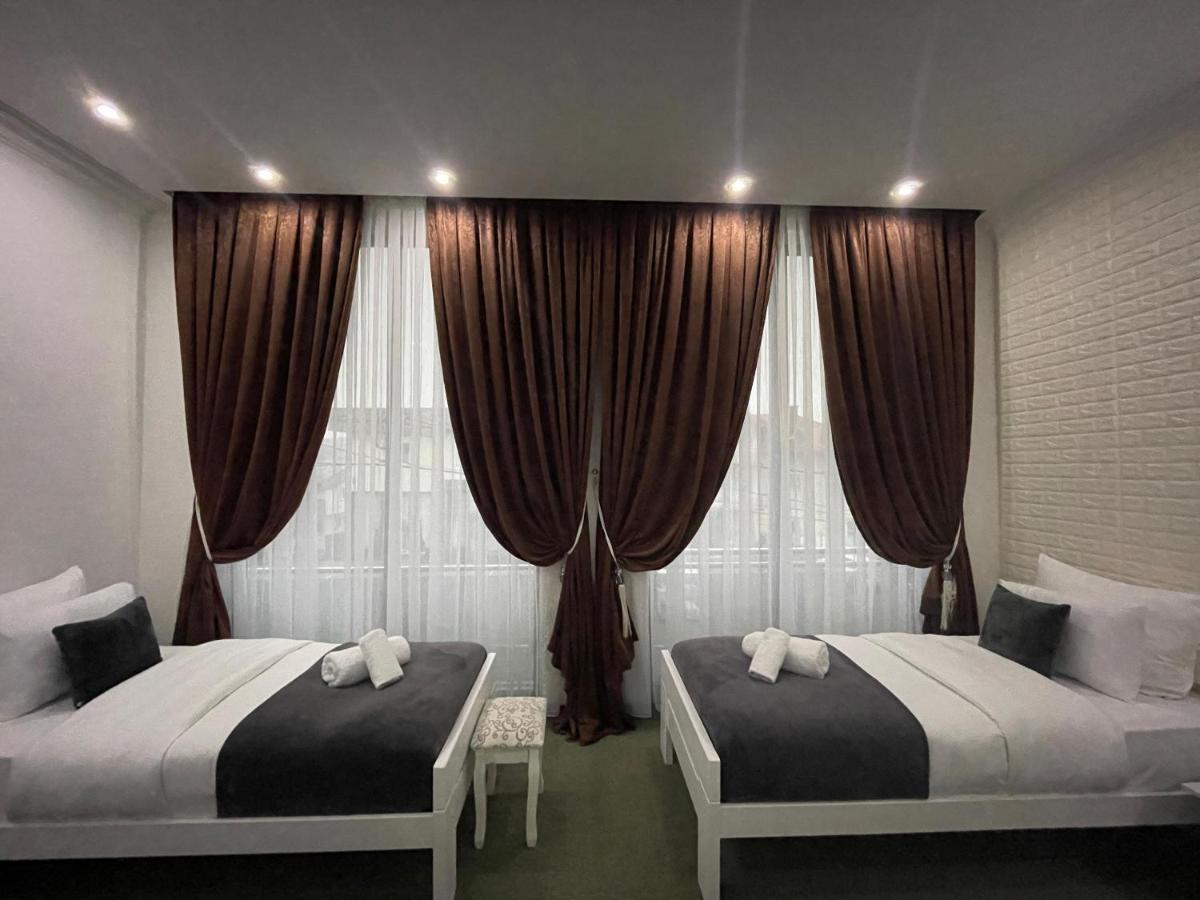 Hotel Palace Велика Кладуша Екстериор снимка