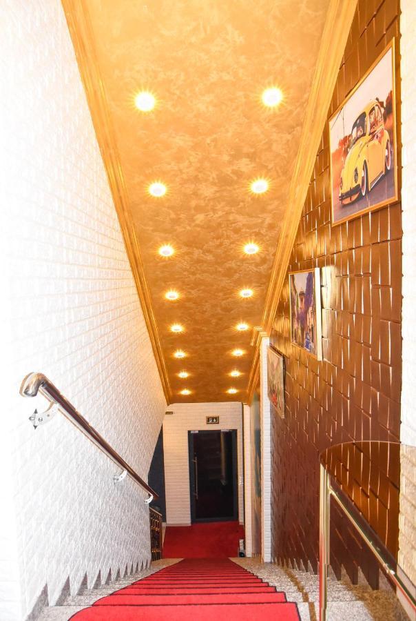 Hotel Palace Велика Кладуша Екстериор снимка