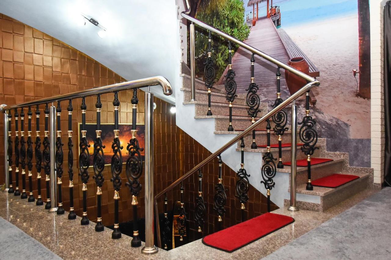 Hotel Palace Велика Кладуша Екстериор снимка
